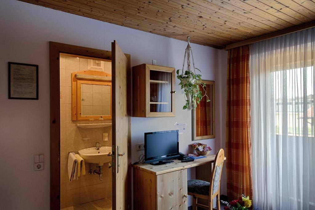 Gastehaus Heidi Panzió Wals-Siezenheim Szoba fotó